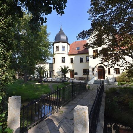 Отель Parkschloesschen Maasdorf  Экстерьер фото