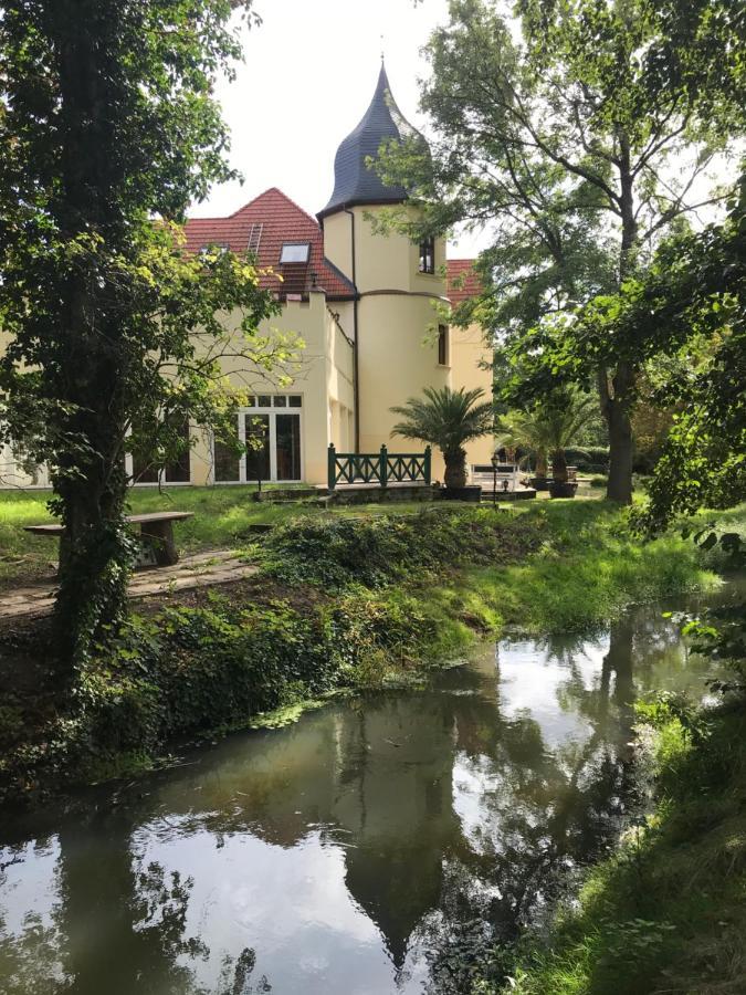 Отель Parkschloesschen Maasdorf  Экстерьер фото