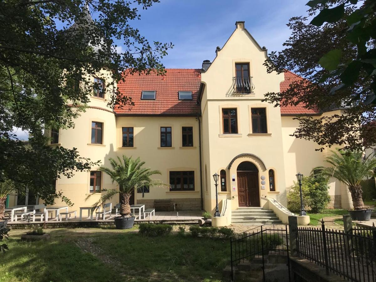 Отель Parkschloesschen Maasdorf  Экстерьер фото