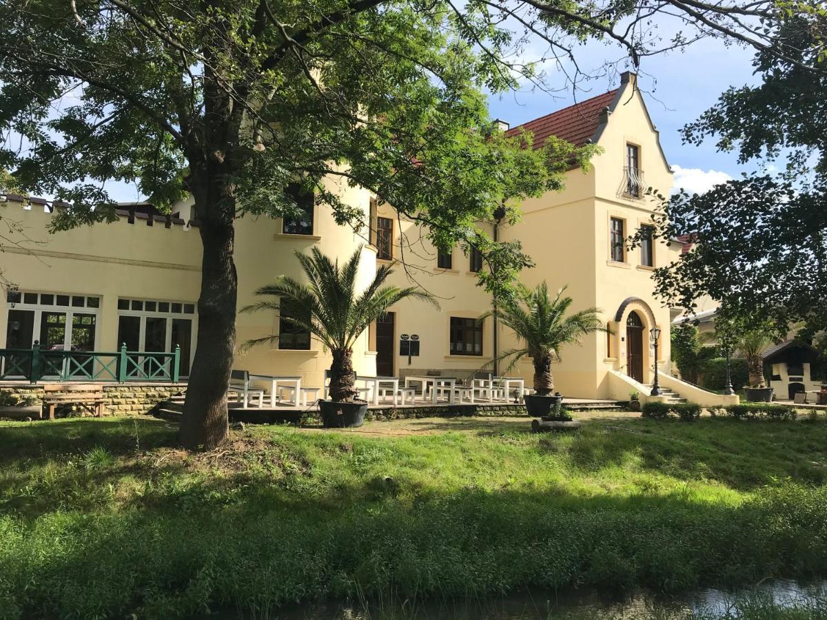 Отель Parkschloesschen Maasdorf  Экстерьер фото
