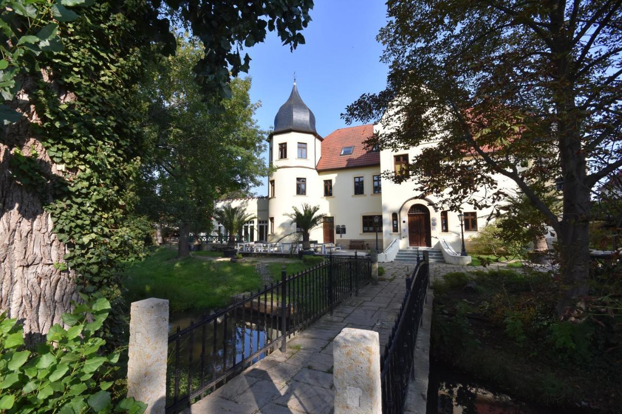 Отель Parkschloesschen Maasdorf  Экстерьер фото